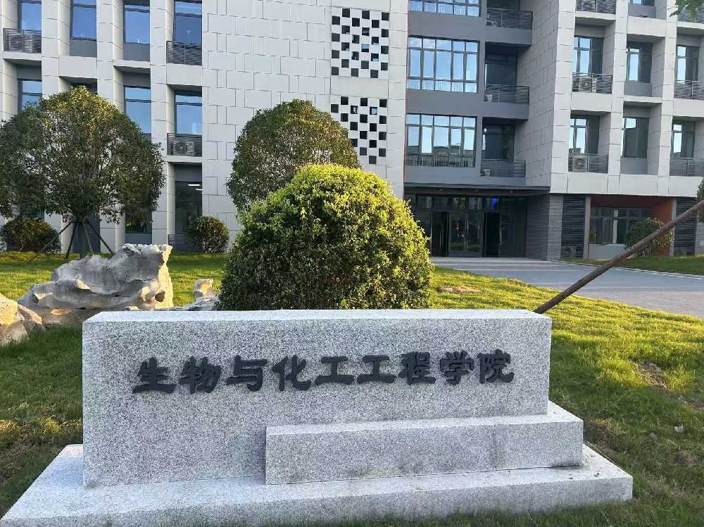 柳州市扬州职业大学体育场高杆灯项目